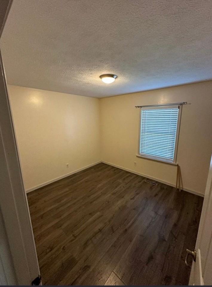625 Kent Ave - Photo 7 of 16