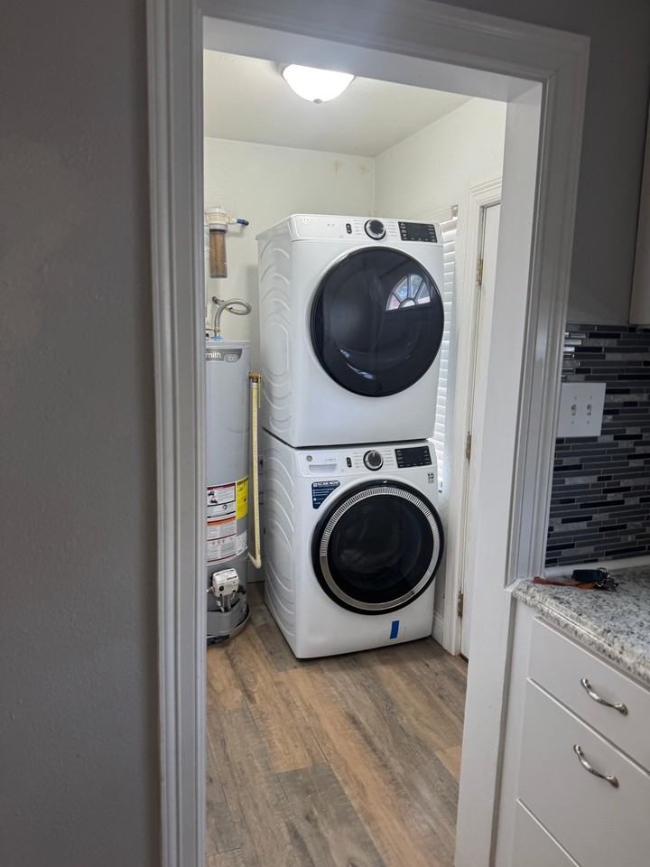 608 W Fox St - Photo 3 of 9