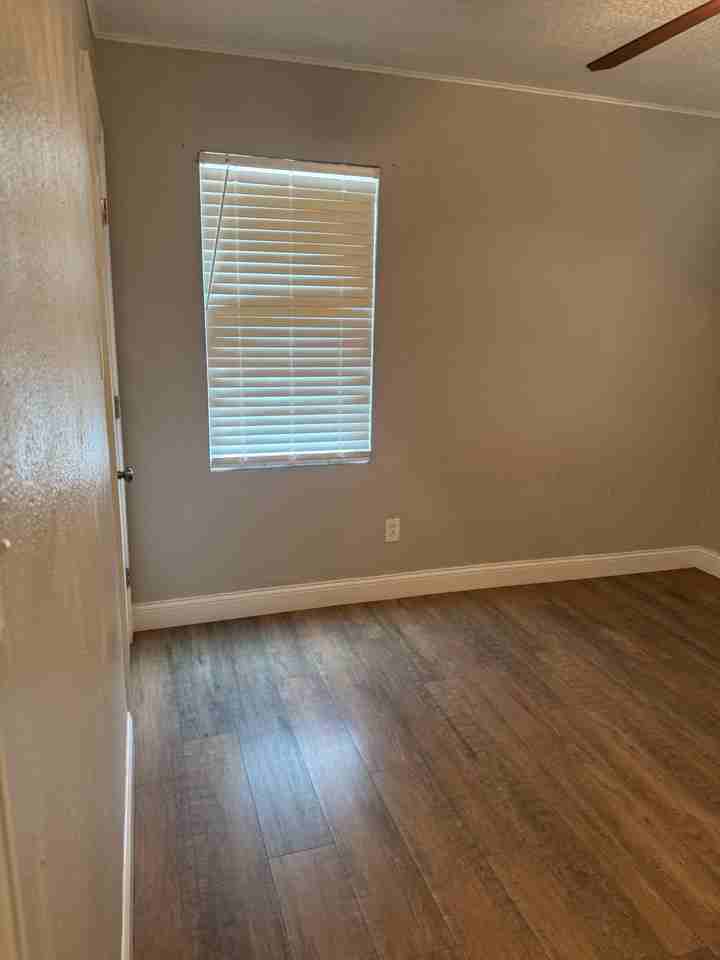 608 W Fox St - Photo 5 of 9