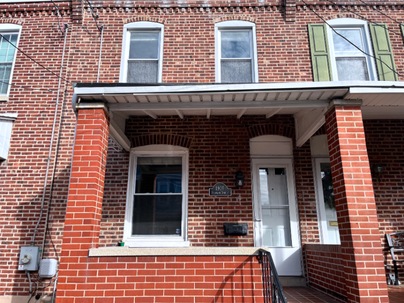 1907 Howland St - Photo 2 of 19