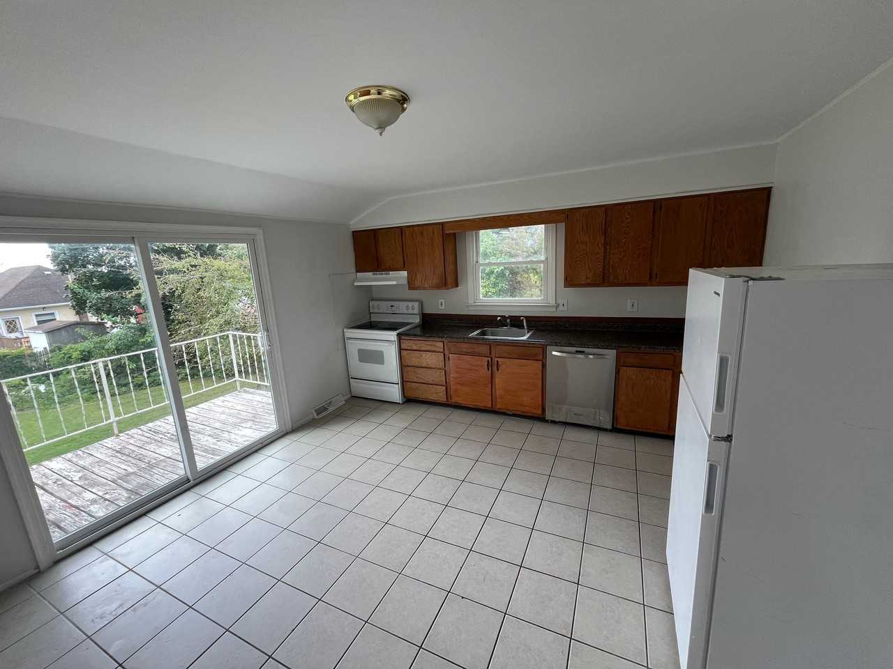 219 Axtell Ave #2ndFL - Photo 2 of 6