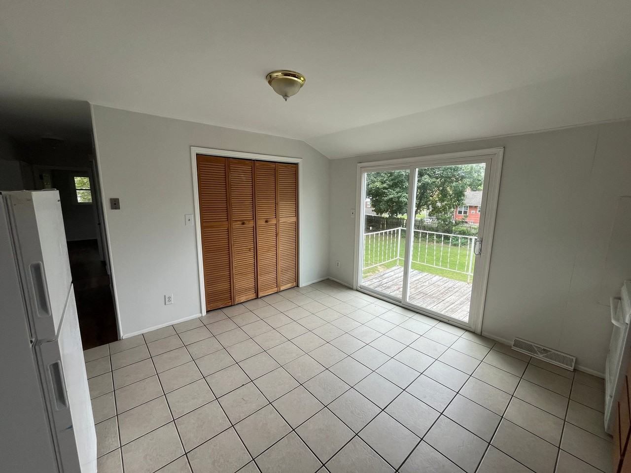 219 Axtell Ave #2ndFL - Photo 3 of 6