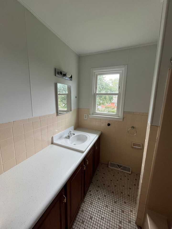 219 Axtell Ave #2ndFL - Photo 4 of 6