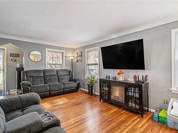 4348 Lyman Ave - Photo 2 of 14