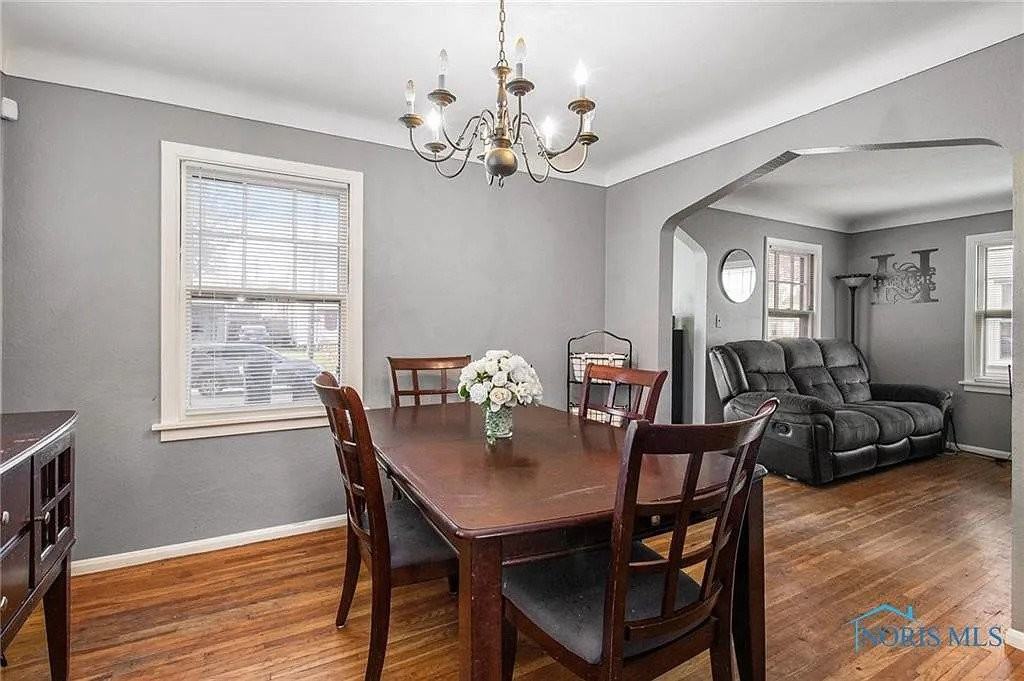 4348 Lyman Ave - Photo 3 of 14