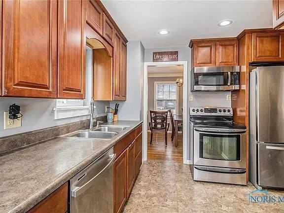 4348 Lyman Ave - Photo 4 of 14