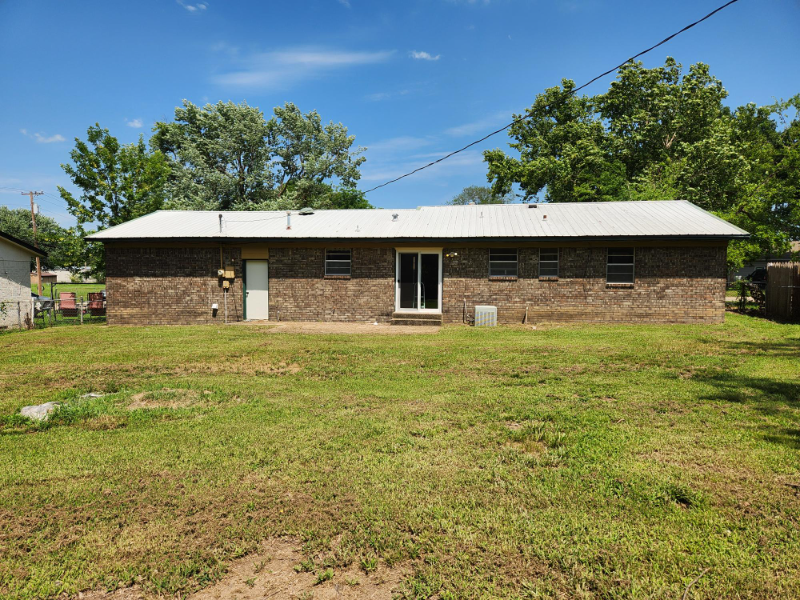 1108 Southview Ln - Photo 2 of 10