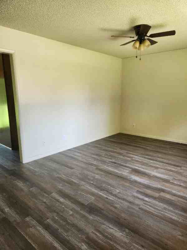 1108 Southview Ln - Photo 3 of 10