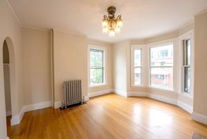 featured image of 52 Carleton St #3