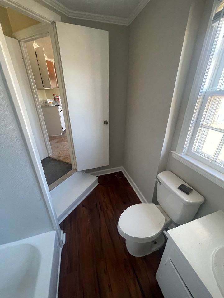 208 S Watts St #1 - Photo 5 of 7