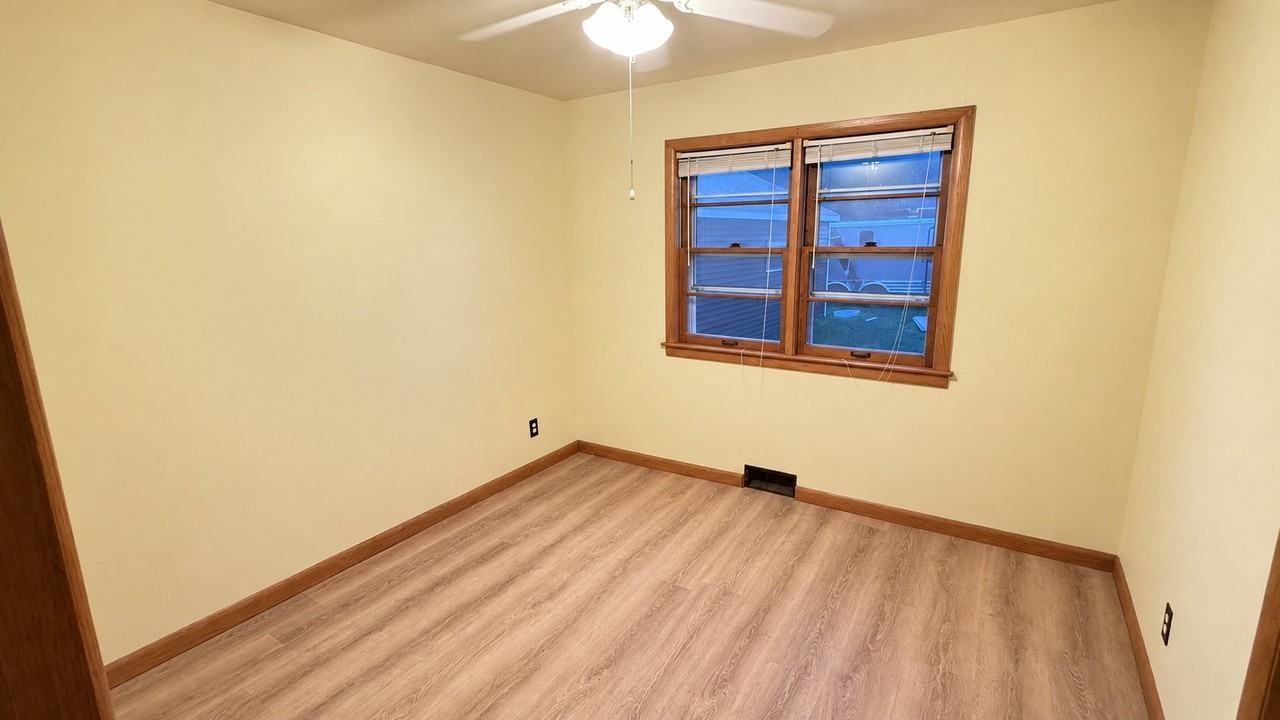 811 S Hickory St - Photo 6 of 8