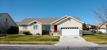 featured image of 821 N Buffalo Dr