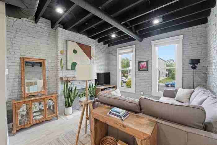 1155 E Rich St - Photo 3 of 13