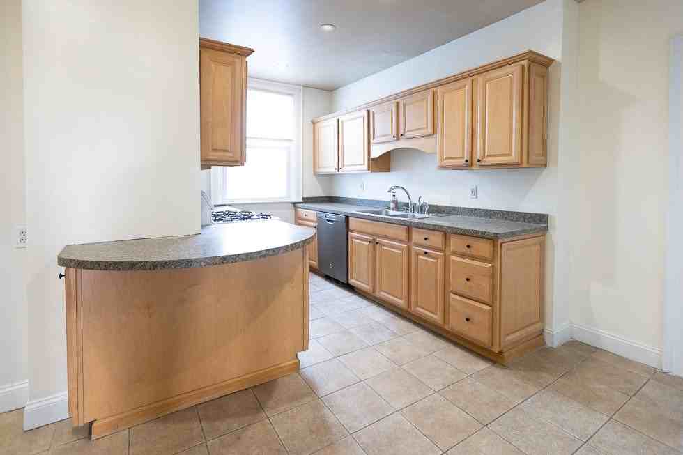 528 Richmond Ave #1 - Photo 4 of 10