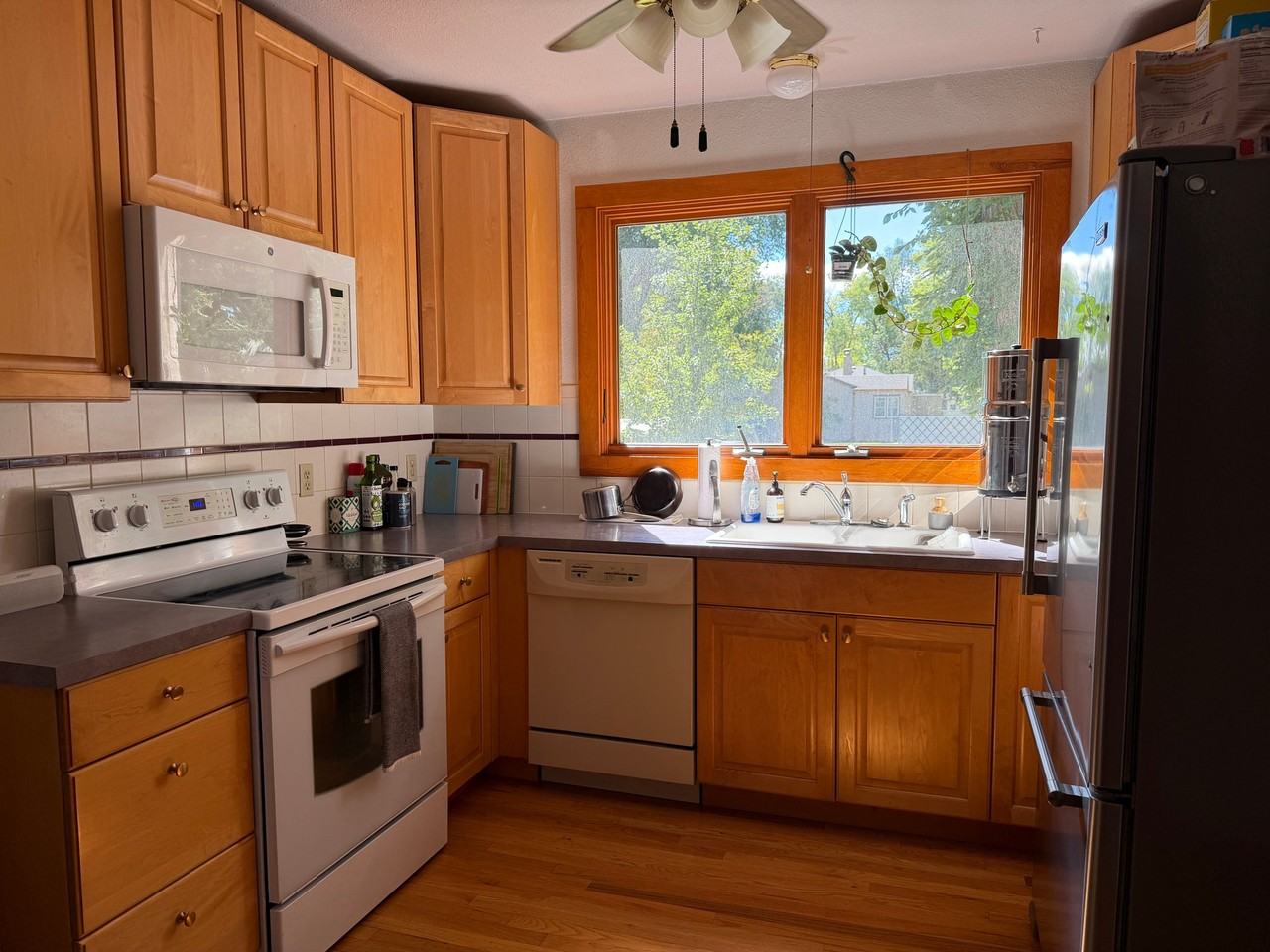 331 S Shields St - Photo 7 of 9