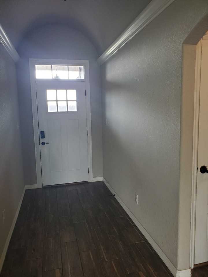 202 Adams St - Photo 2 of 16