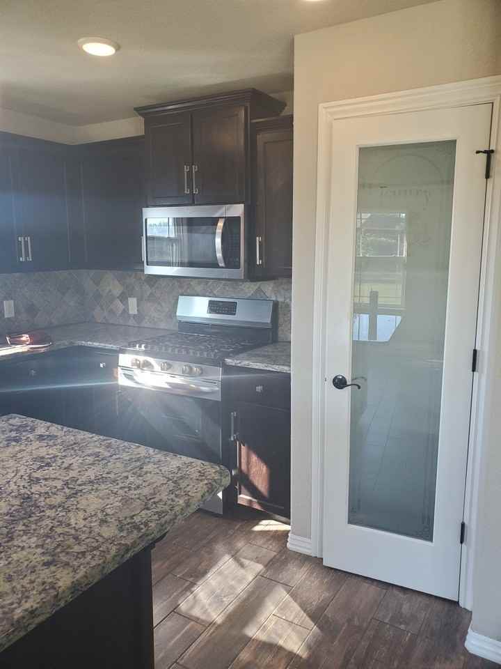 202 Adams St - Photo 5 of 16