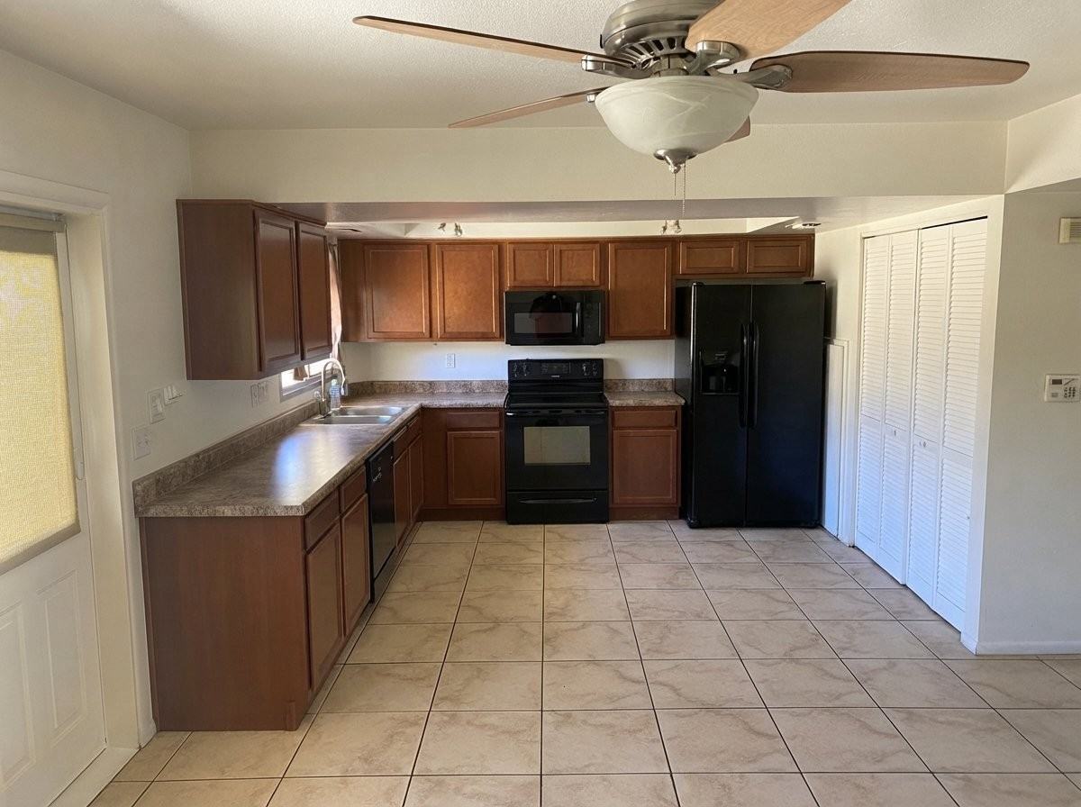 4809 S Mill Ave - Photo 3 of 8