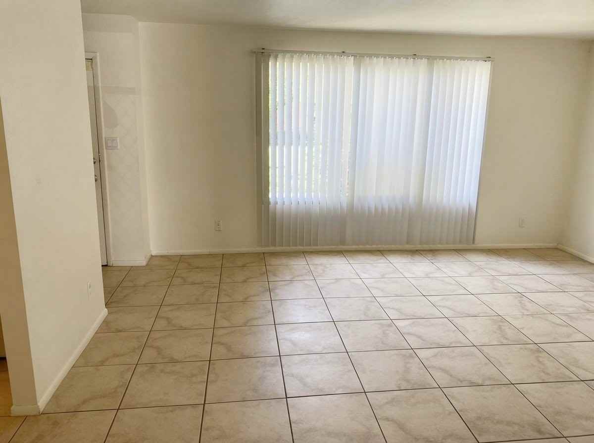 4809 S Mill Ave - Photo 4 of 8