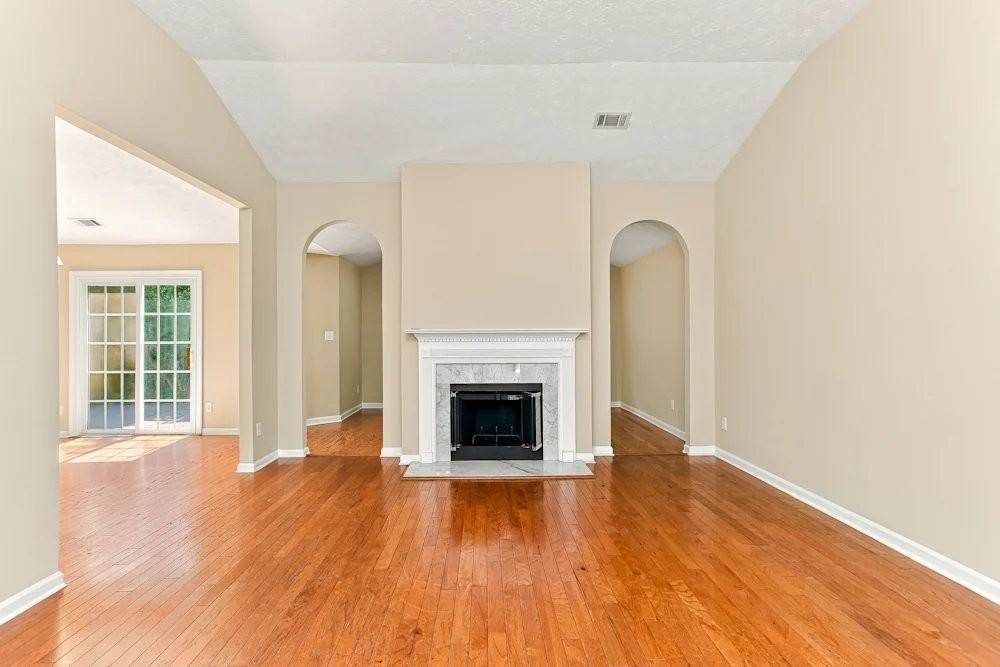 2404 Pemberton Pt - Photo 2 of 12
