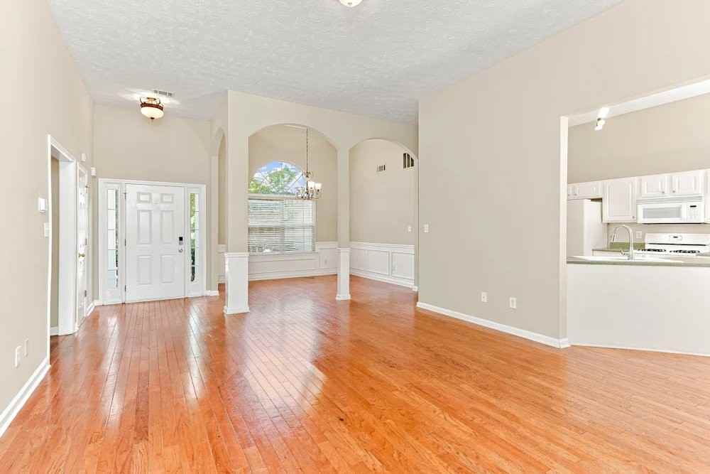2404 Pemberton Pt - Photo 3 of 12