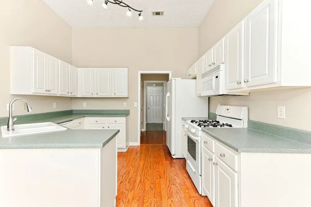 2404 Pemberton Pt - Photo 5 of 12