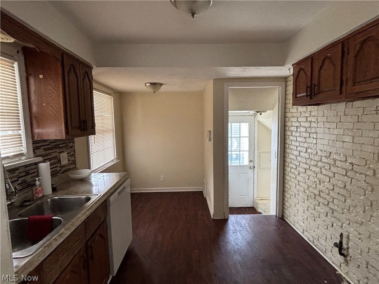 12324 Willard Ave - Photo 3 of 15