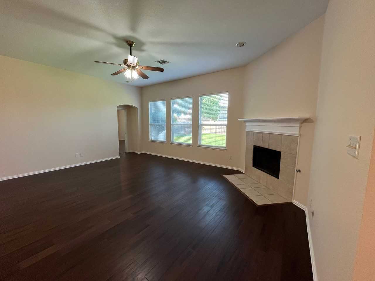 112 Cherrytree Trl - Photo 4 of 16