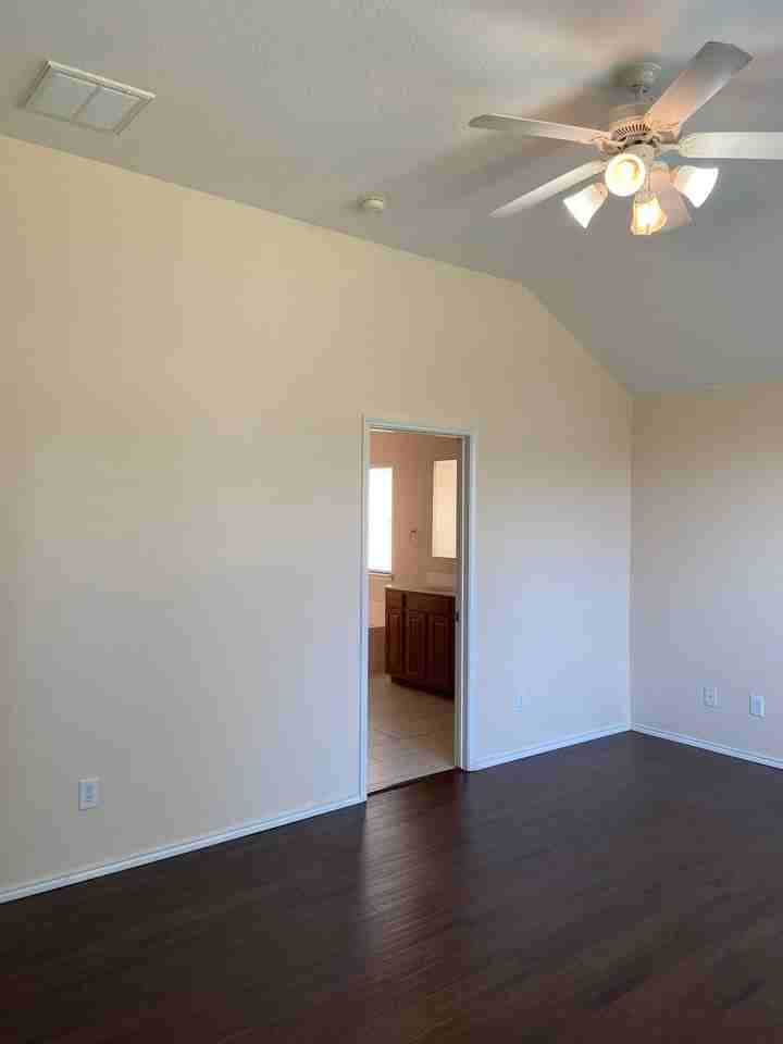 112 Cherrytree Trl - Photo 6 of 16