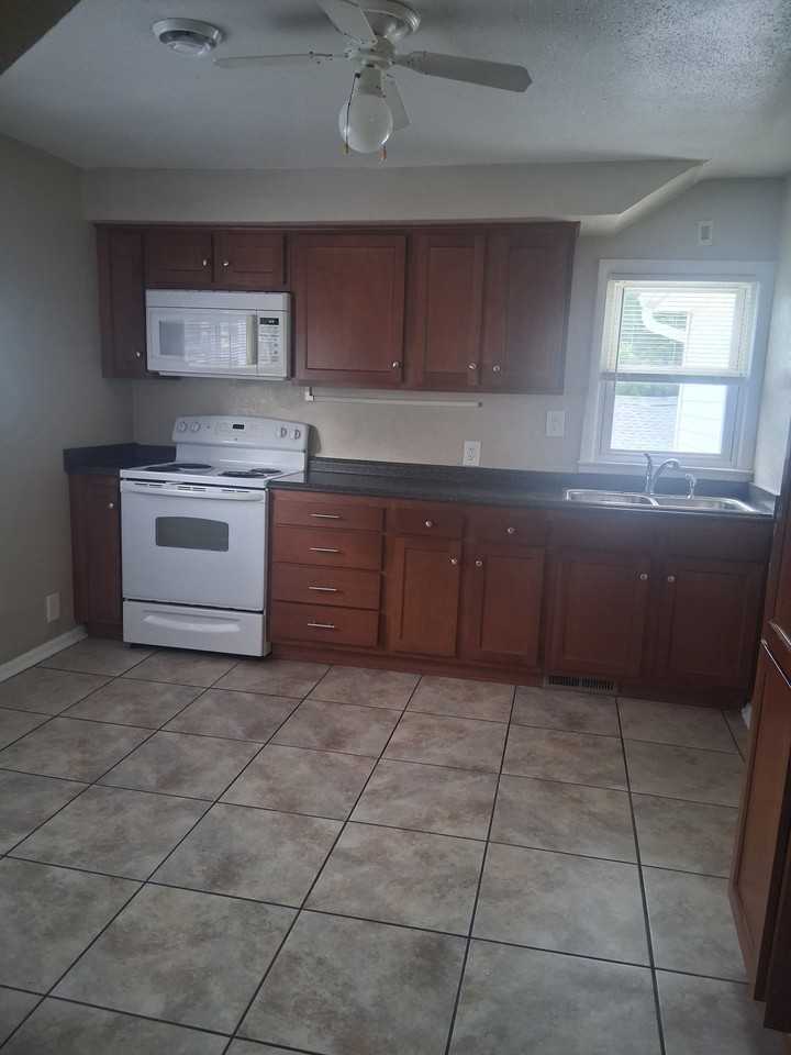 0 West St #2ndFLAPT - Photo 2 of 7