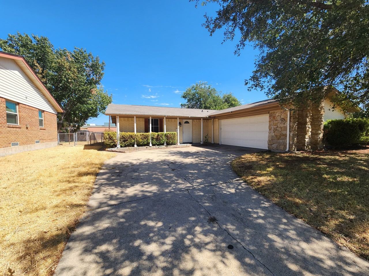 2210 Newcastle Dr - Photo 4 of 46