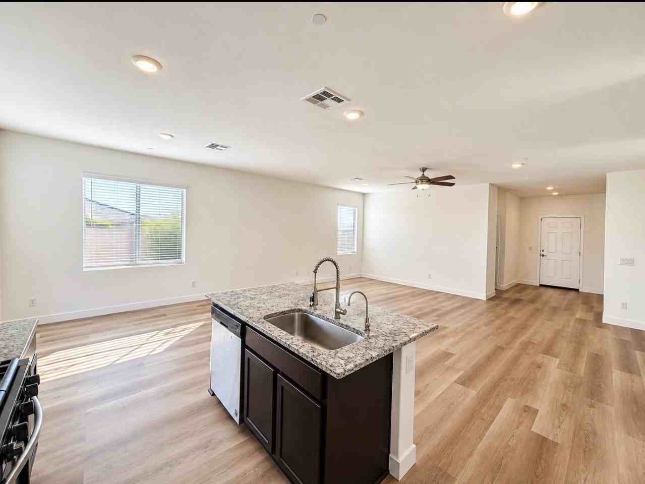 16835 Desert Star St - Photo 4 of 15