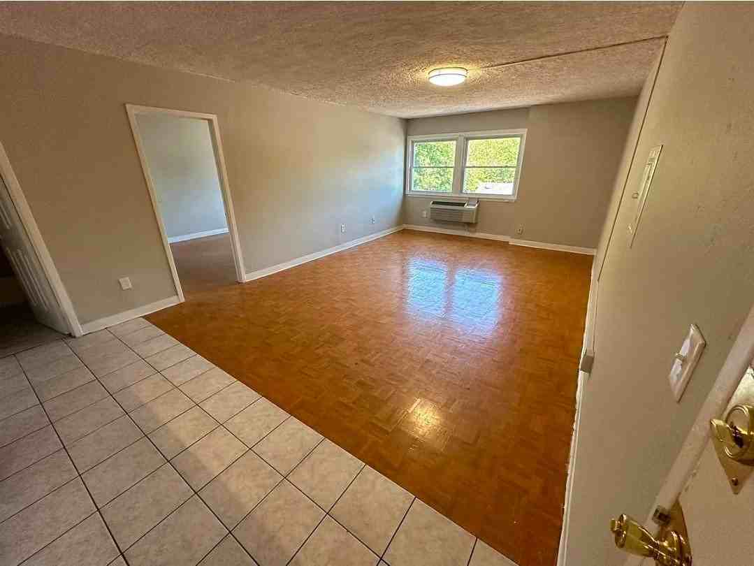 31 Austin St #7C - Photo 2 of 7