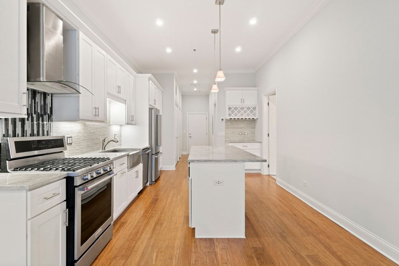 1033 W Rundell Pl #33-306 - Photo 3 of 19