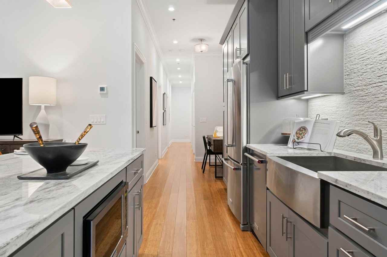 1033 W Rundell Pl #33-306 - Photo 5 of 19