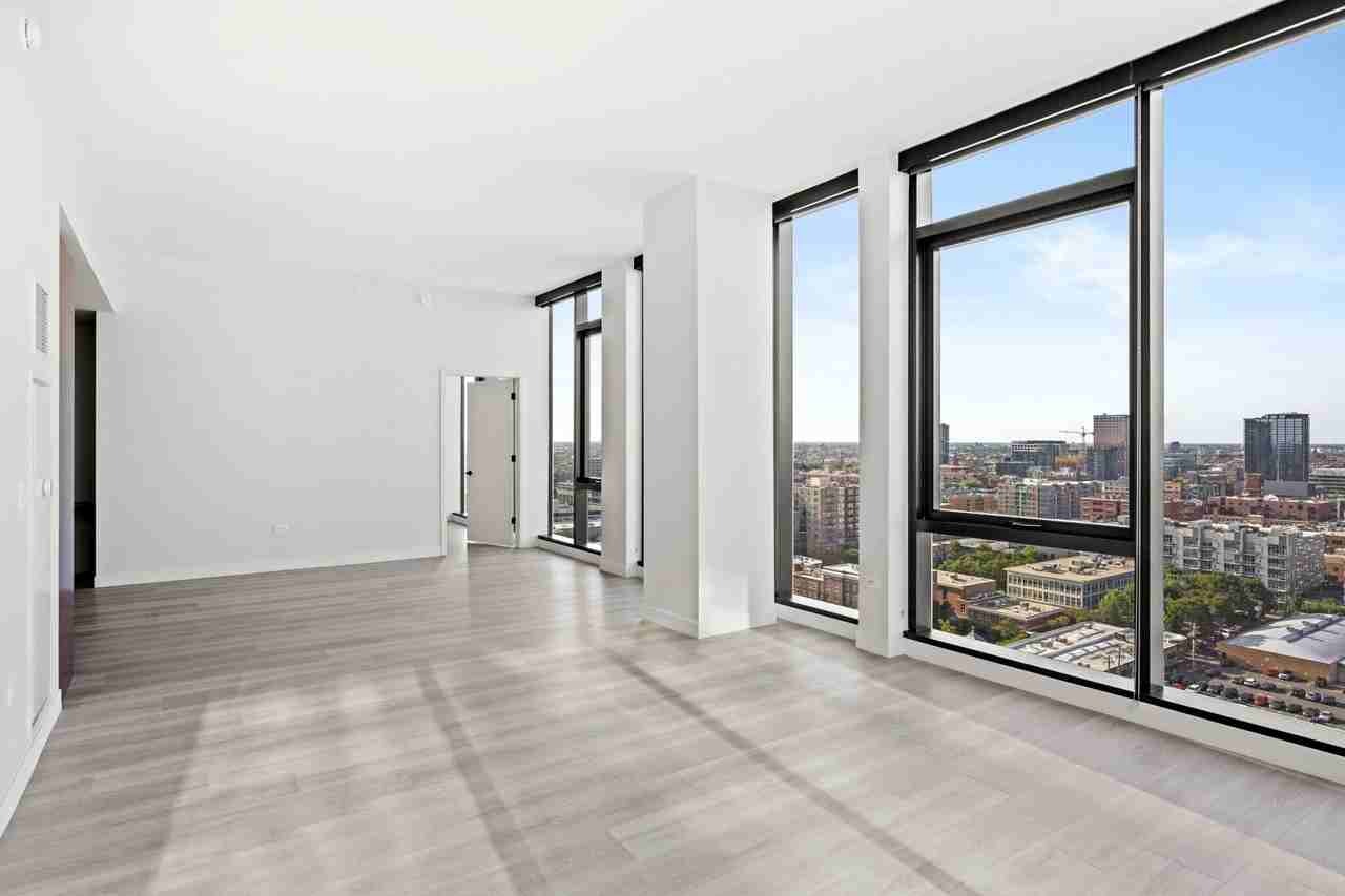 1093 W Van Buren St #0808 - Photo 4 of 20