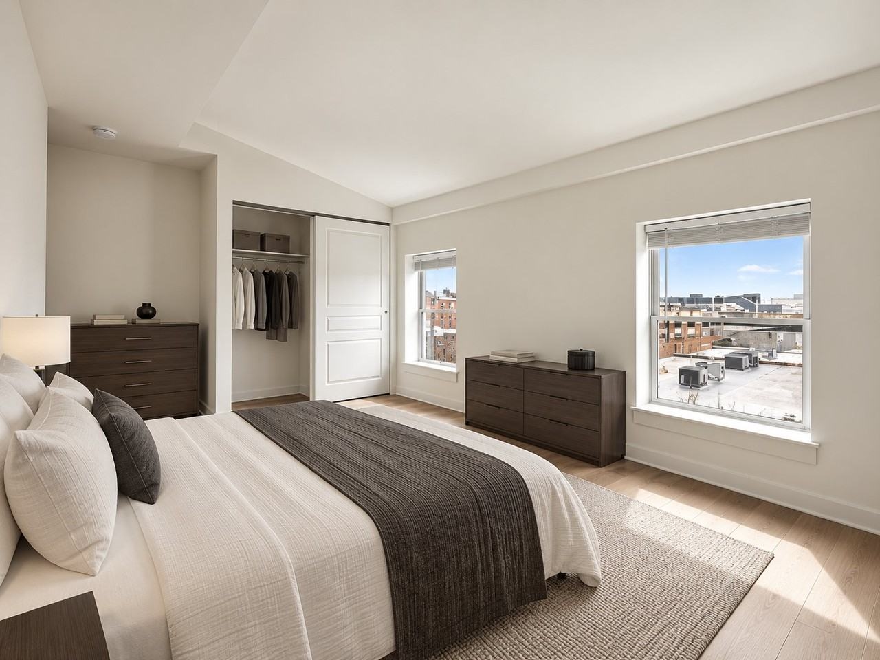 921 Lombard St - Photo 3 of 9