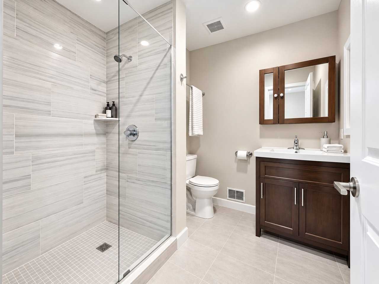 921 Lombard St - Photo 4 of 9