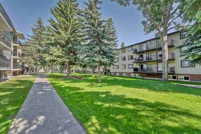1919 University Dr Nw - Photo 3 of 7