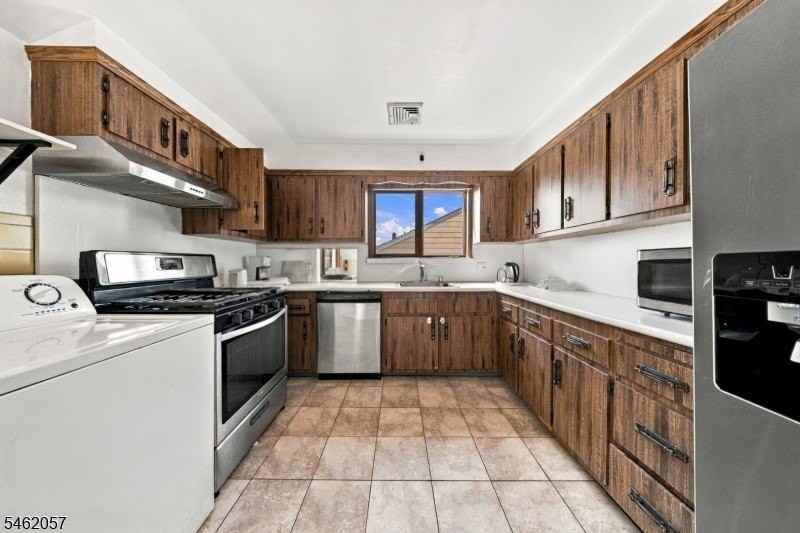 172 Union Ave #2 - Photo 6 of 21