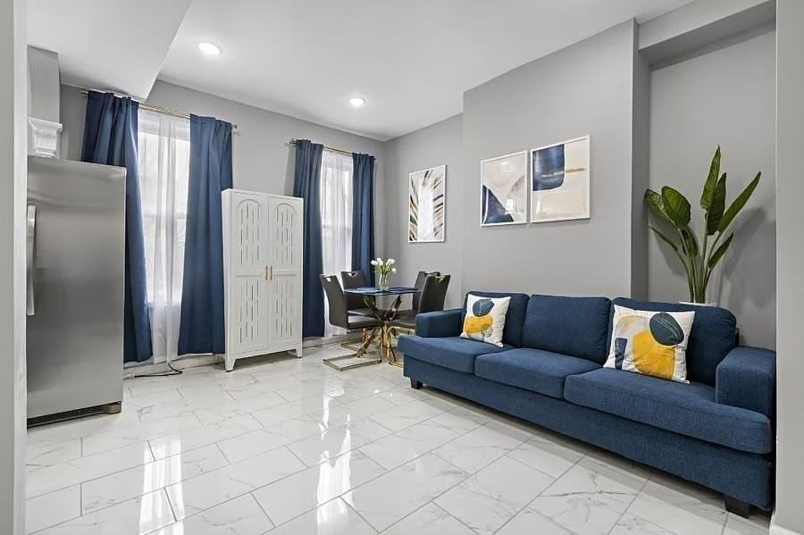 153 Danforth Ave #2