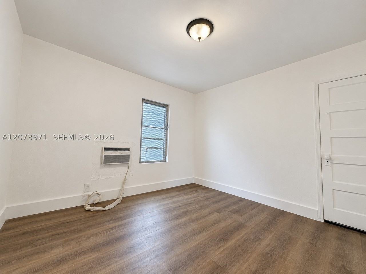 7560 Ne Miami Ct #1 - Photo 5 of 12