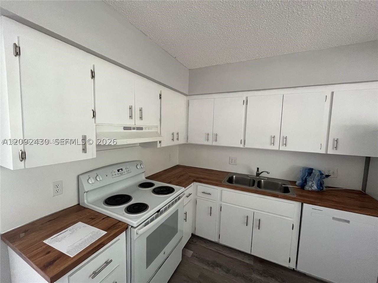 3739 SE 15 St #2 - Photo 2 of 18