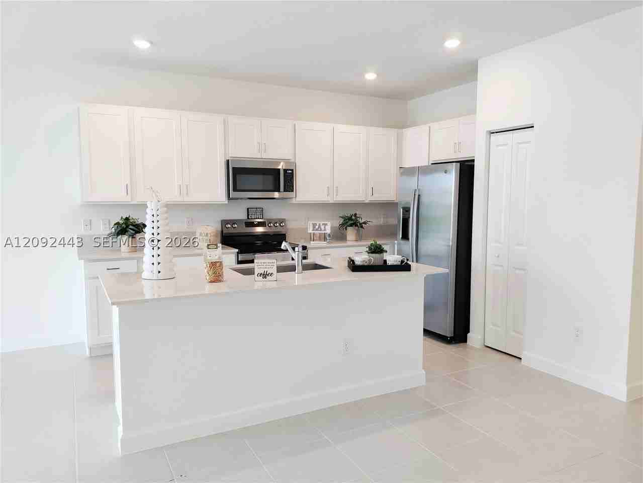 390 Se Crossoak Ln - Photo 4 of 31