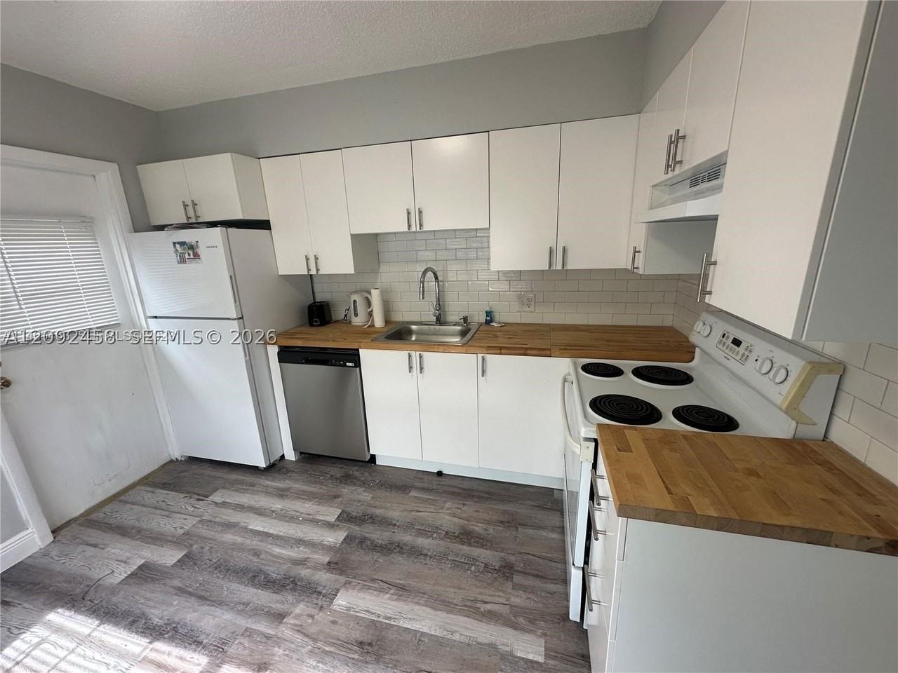 3739 SE 15 St #1 - Photo 2 of 8