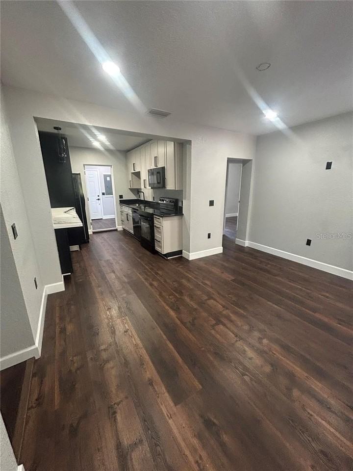 1111 Se 6th Ave - Photo 4 of 4