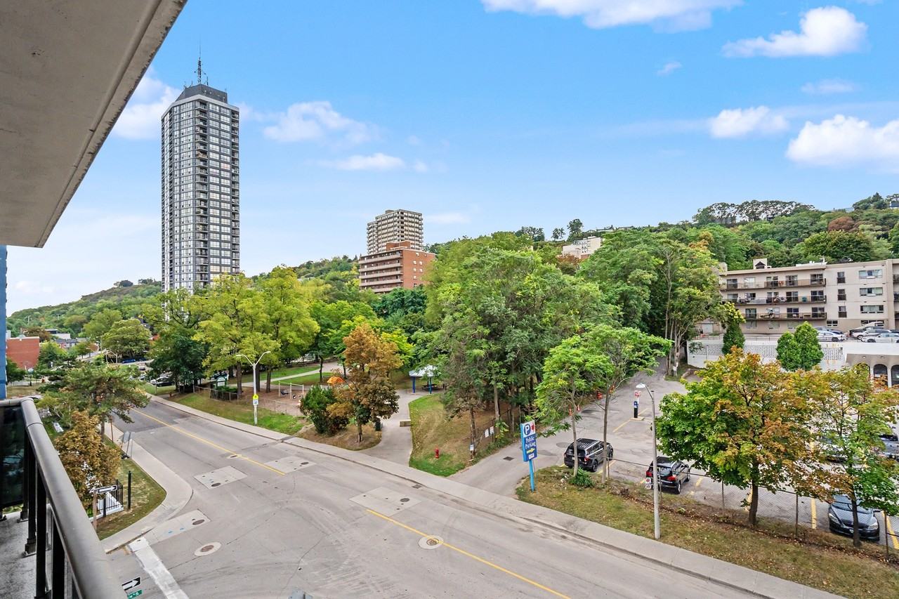81 Charlton Avenue East #504