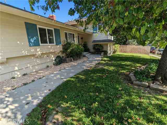 1670 Sandalwood Dr - Photo 2 of 8