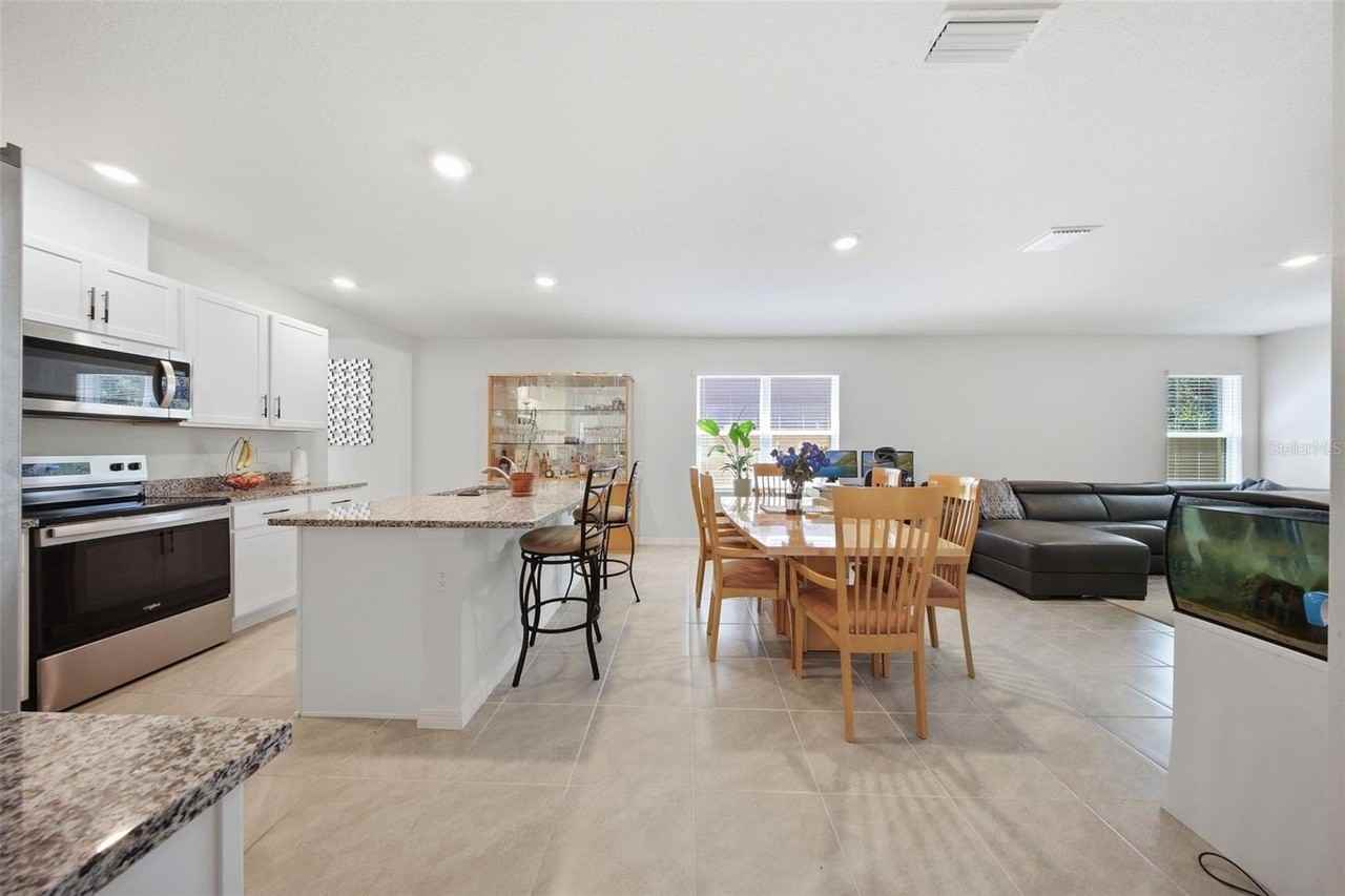 479 Pelham Park Dr - Photo 5 of 17