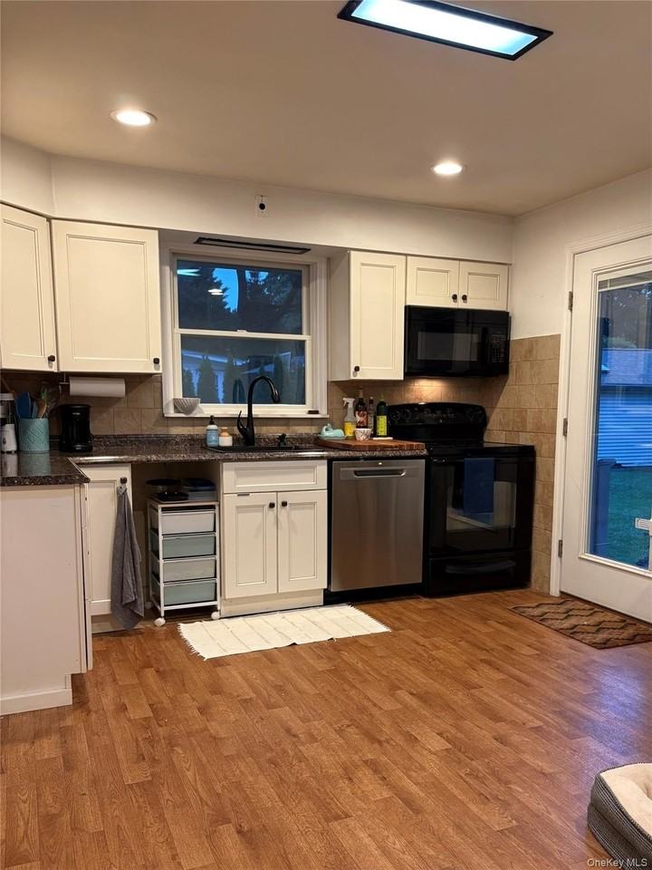 275 4th Ave - Photo 3 of 16